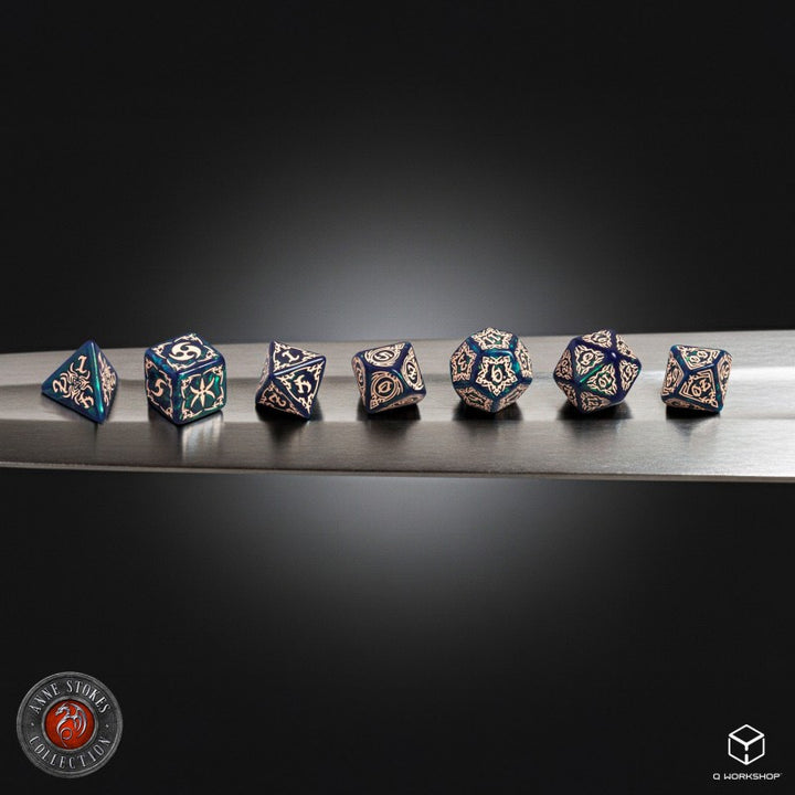 Tribal Dice Set: Blue-green & Beige (Q-Workshop) (STRB02)