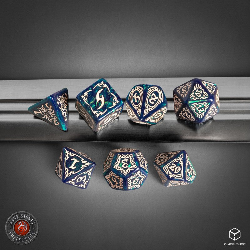 Tribal Dice Set: Blue-green & Beige (Q-Workshop) (STRB02)