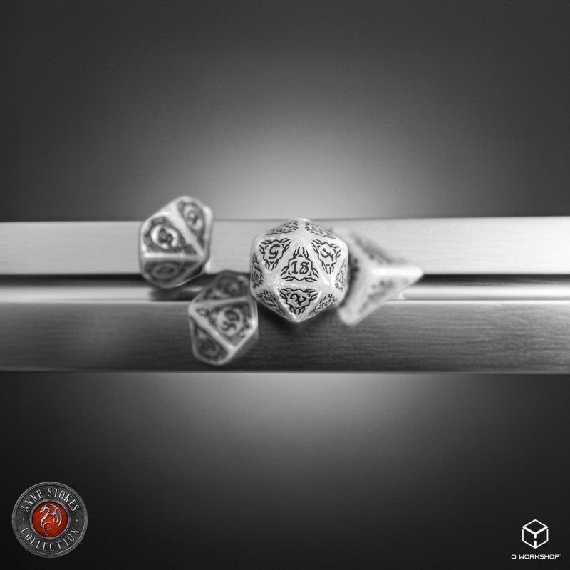 Tribal Dice Set: Pearl & Brown (Q-Workshop) (STRB01)