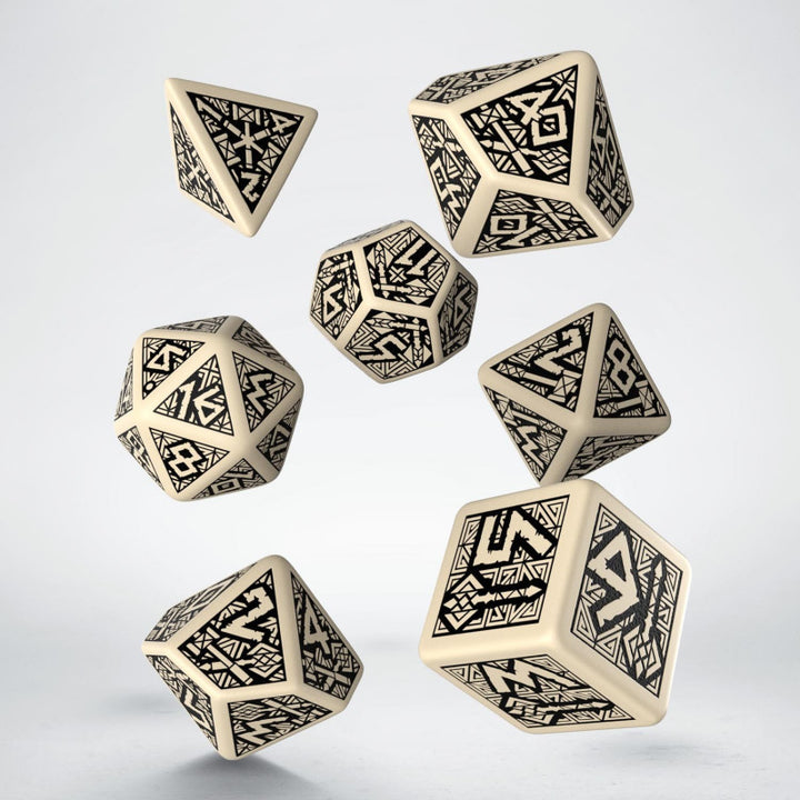 Dwarven Beige & black Dice Set (7) (Q-Workshop) (SDWA01)