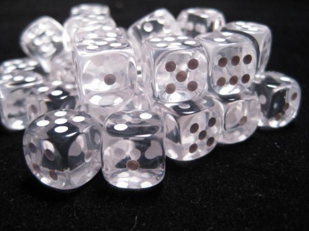 Translucent 12mm D6 klar m/hvid terninger (Chessex) (23801)